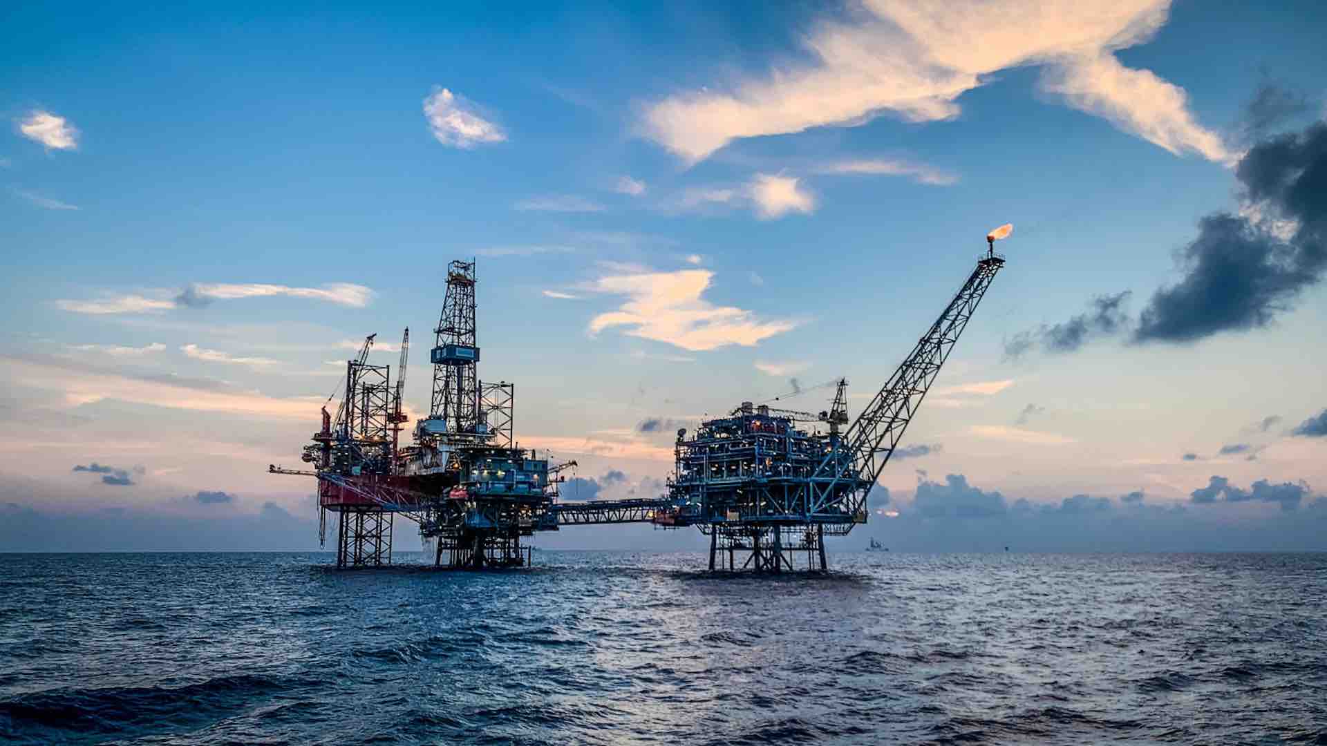 US crude stockpile surge and OPEC+ supply hike push Brent down 3%
